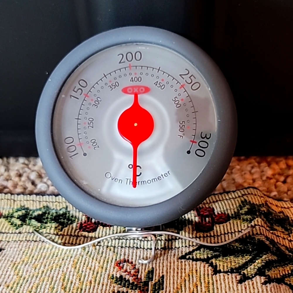 New without box oven thermometer Manufacturer OXO Silicone trim Mint condition